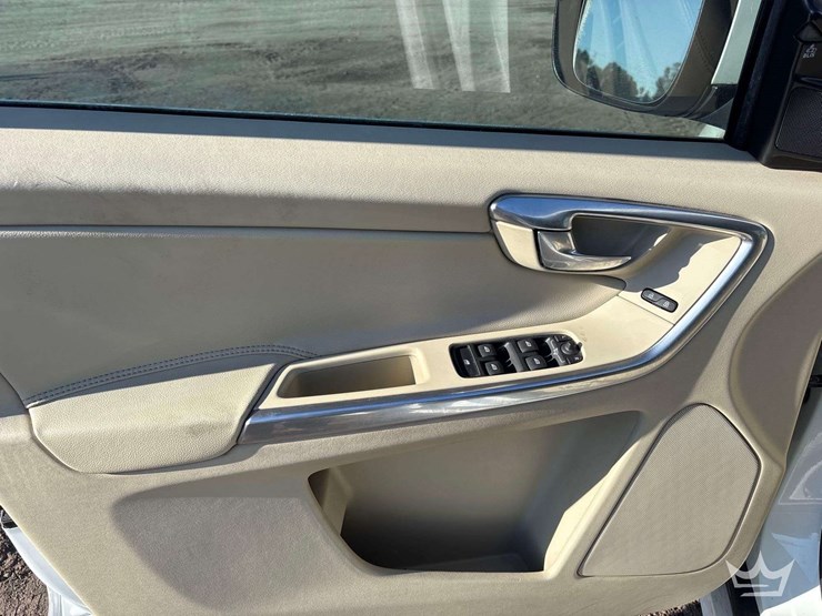 2016-volvo-xc60-image-13