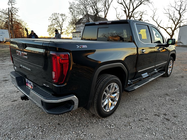 #209077-•-2020-gmc-sierra-slt-truck-image-7
