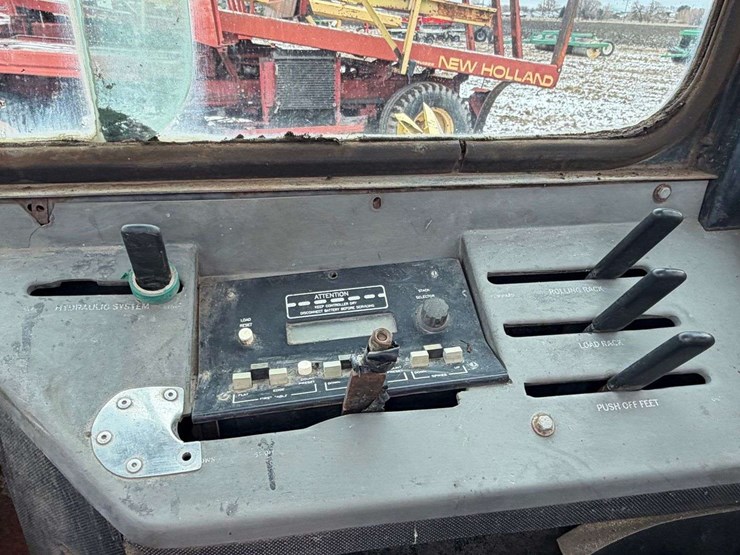 new-holland-1075-image-12