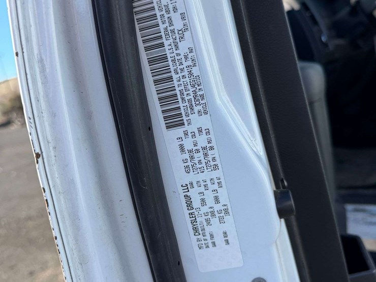 2014-dodge-2500-image-35