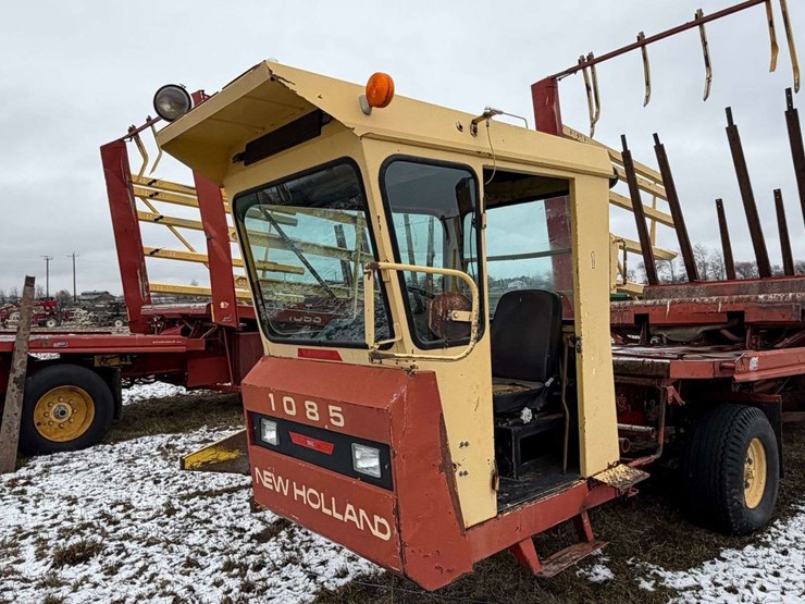 new-holland-1085-image-10