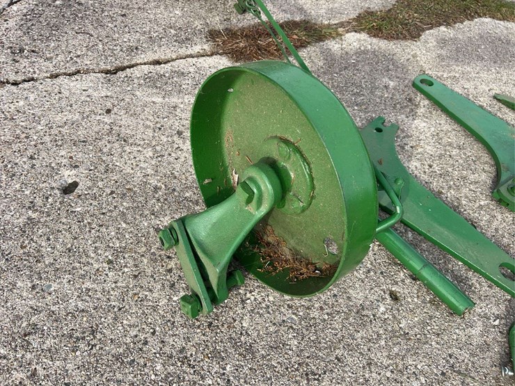 john-deere-10-image-11