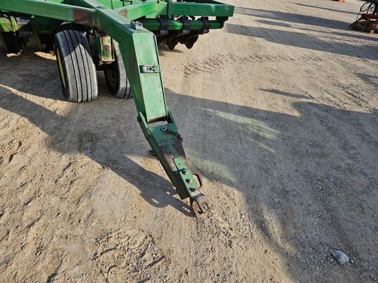 john-deere-750-image-9