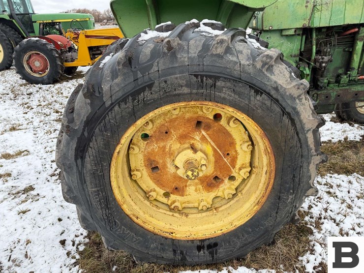 john-deere-4010-image-25