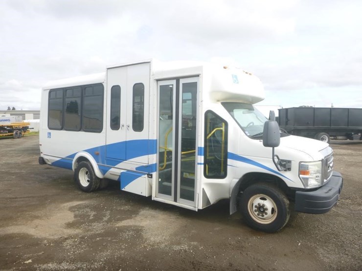 2014-ford-e450-image-2