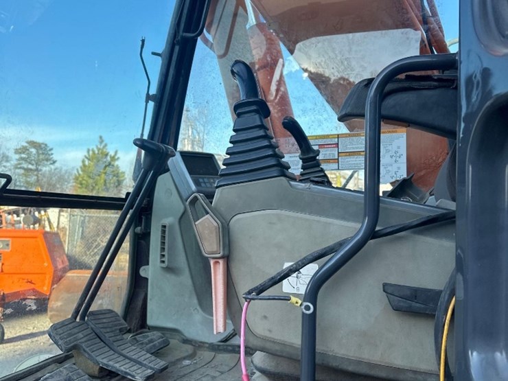 2013-doosan-dx225-lc-image-11