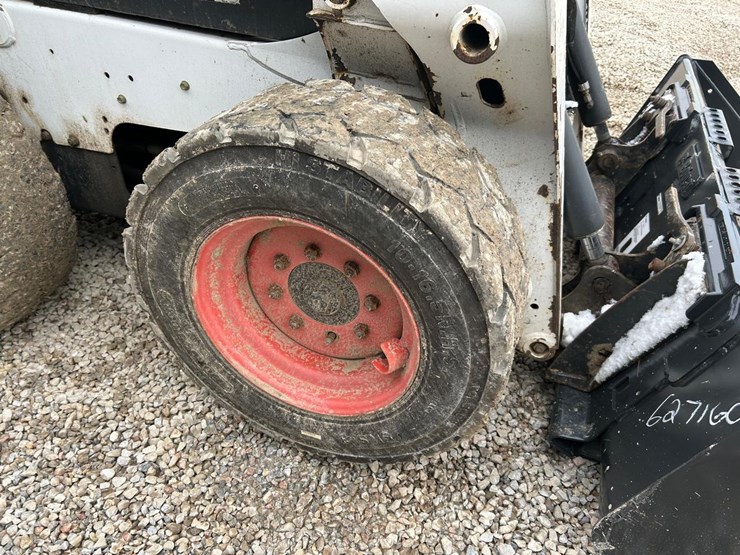 2015-bobcat-s570-image-12