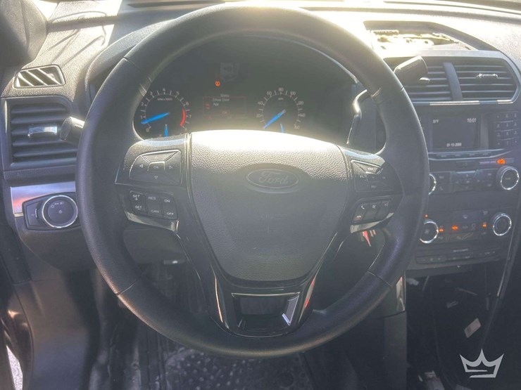 2019-ford-explorer-image-16