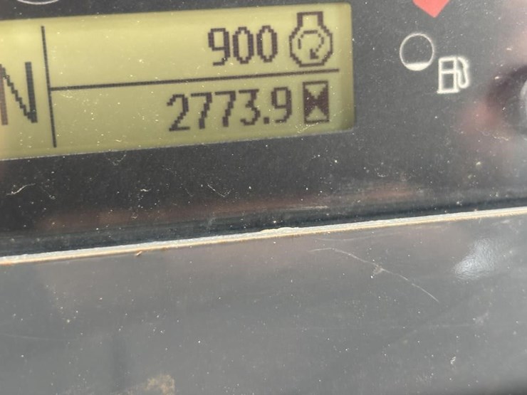 2017-deere-210lep-image-38