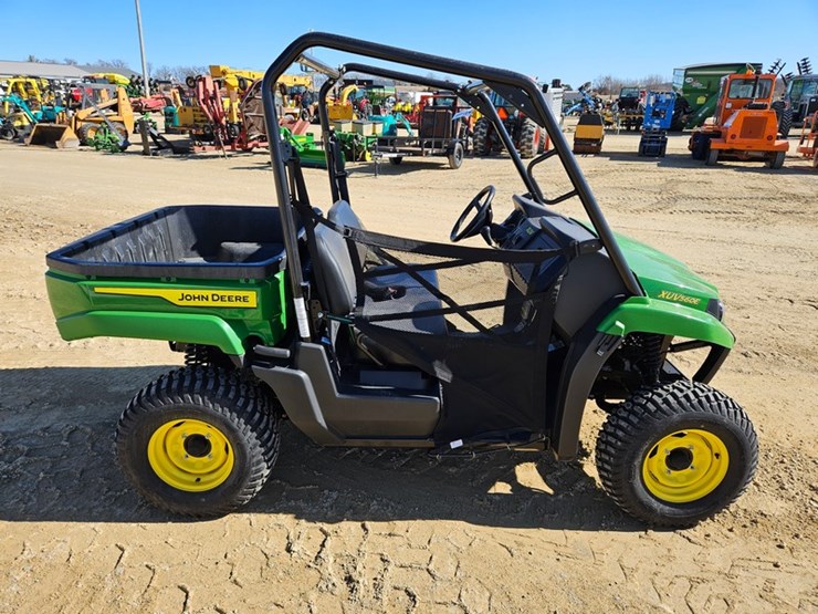 2023-john-deere-gator-image-6