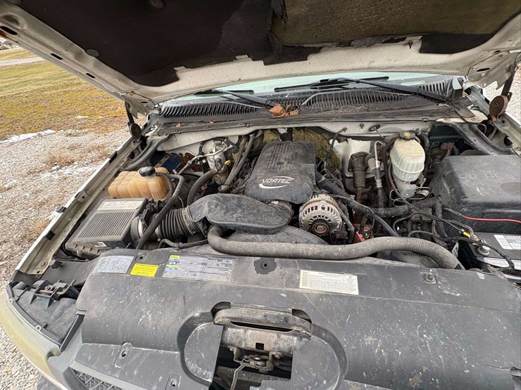 2004-chevrolet-silverado-pickup-with-plow-and-liftgate-image-24