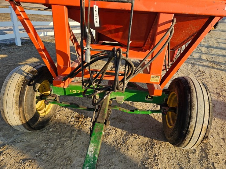 john-deere-1075-image-11