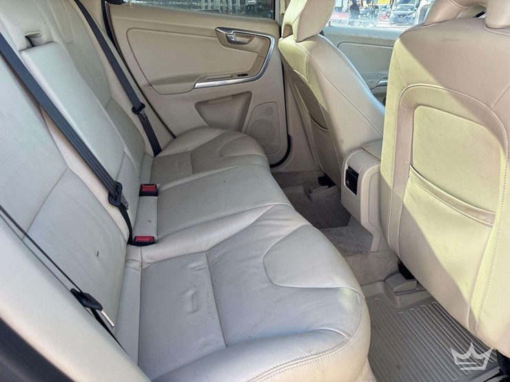 2016-volvo-xc60-image-28