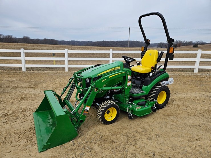 2024-john-deere-1025r-image-1