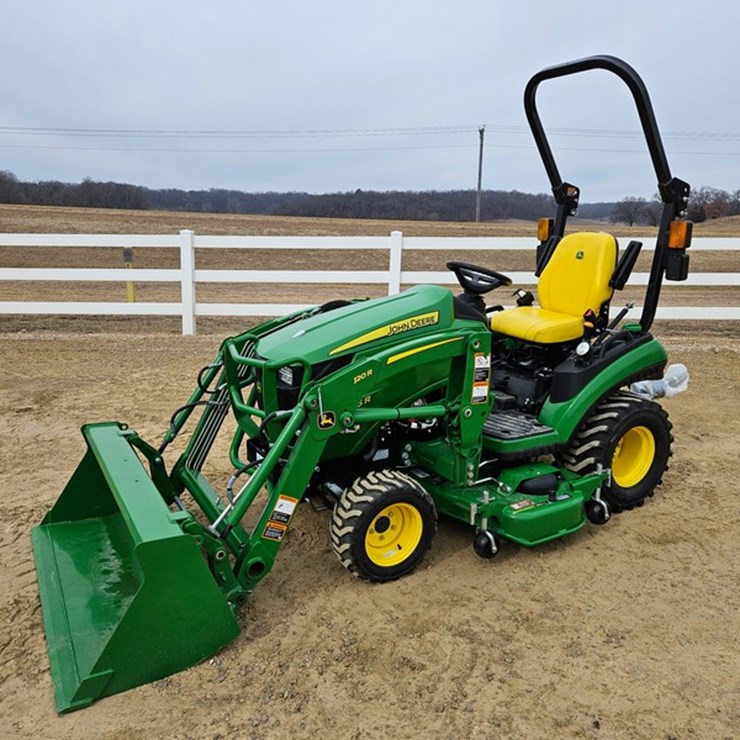 2024 JOHN DEERE 1025R