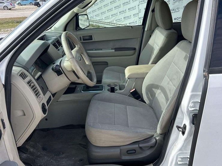 2012-ford-escape-image-12