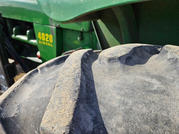 john-deere-4020-image-39