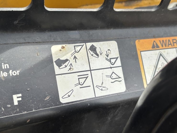 2006-john-deere-322-image-11