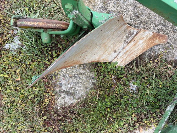 john-deere-12-image-11