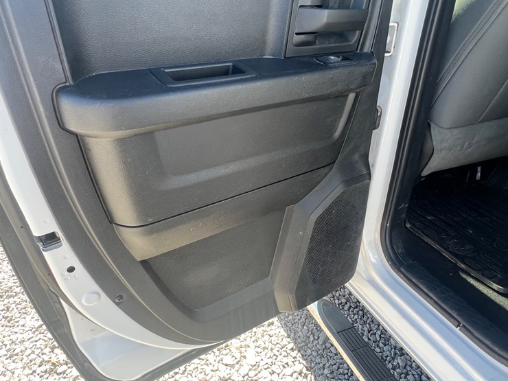 2015-dodge-1500-image-23