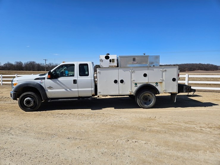 2011-ford-f550-image-2