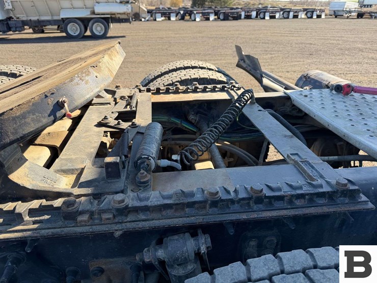 2014-freightliner-cascadia-125-image-33