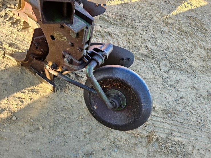 john-deere-125-image-17