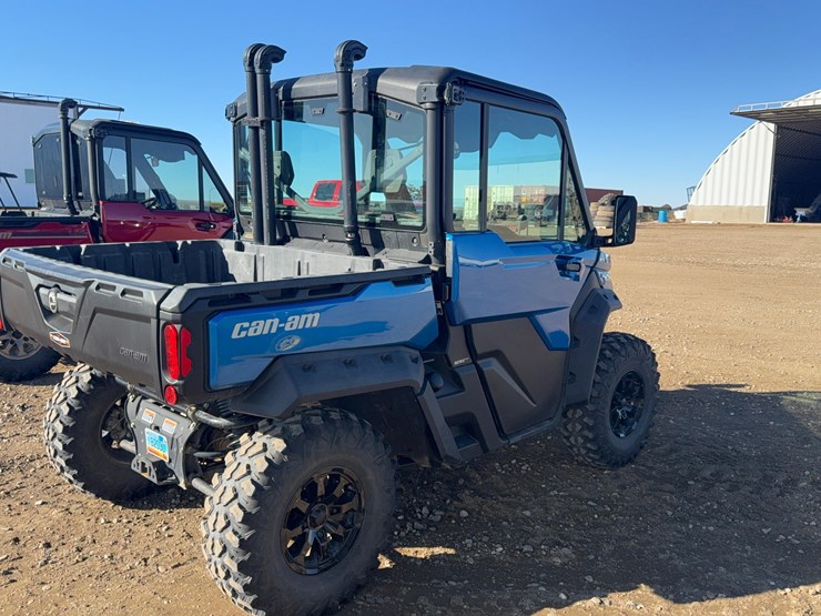 2023-can-am-hd-10-defender-limited-utv-image-7