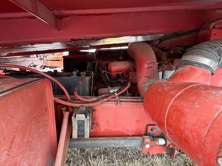 new-holland-1085-image-28