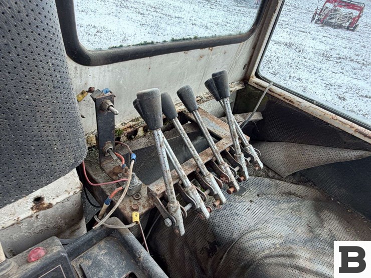 case-2670-tractor-image-40