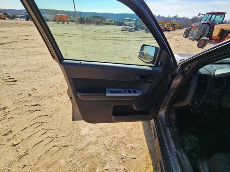 2012-ford-escape-image-16