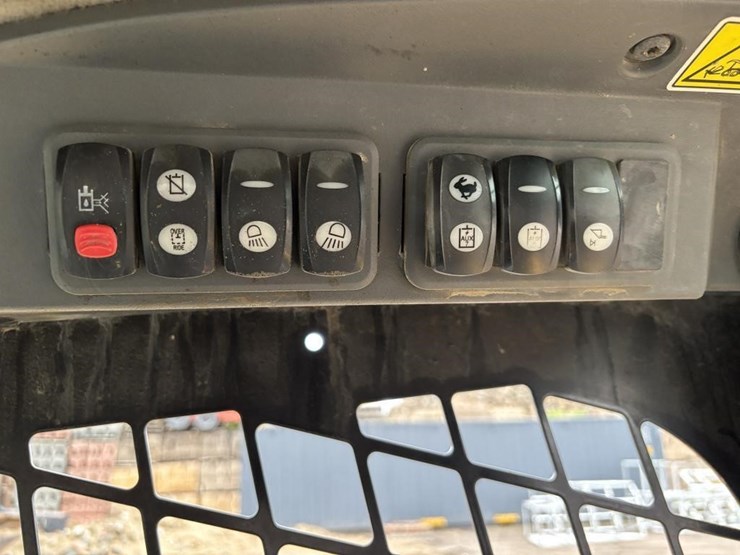 caterpillar-246c-image-29