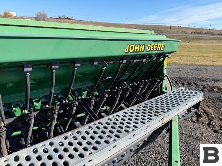 john-deere-450-image-11
