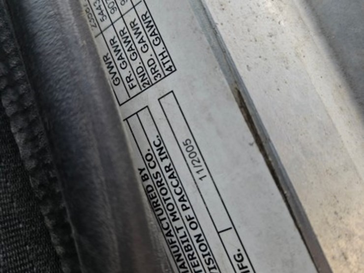 2006-peterbilt-379-image-68