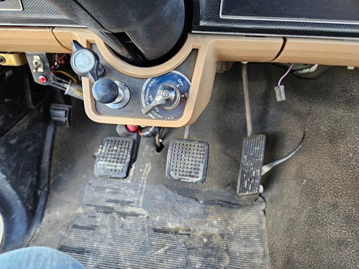 1983-ford-f800-image-17