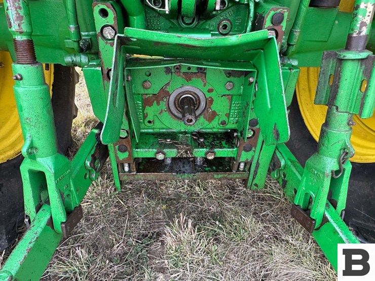 2014-john-deere-6140m-image-26