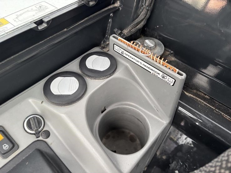 2021-bobcat-e60-image-39