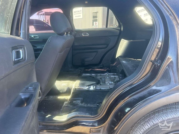 2019-ford-explorer-image-25