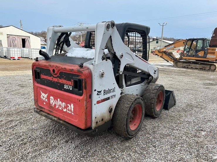 2015-bobcat-s570-image-4