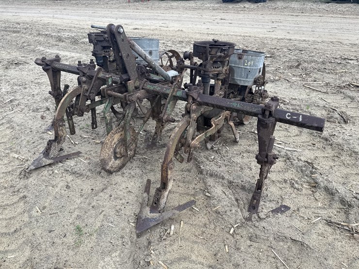 2-row-cole-planters-w/plates-image-2