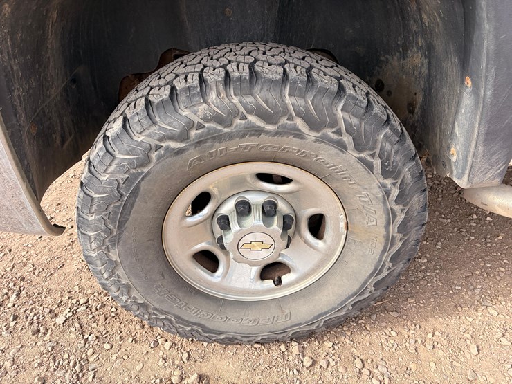 2010-chevrolet-silverado-pickup-image-17