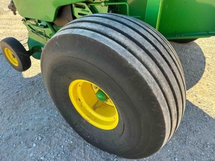 2020-john-deere-560m-image-15