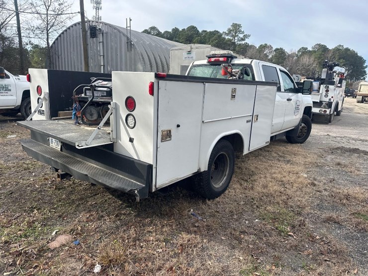 2016-chevrolet-4x4-crew-cab-service-body-truck-image-4