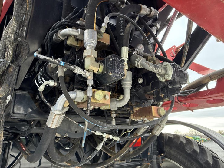 2015-case-ih-patriot-3340-image-59