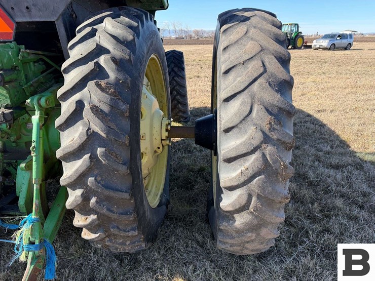 1992-john-deere-4560-image-29