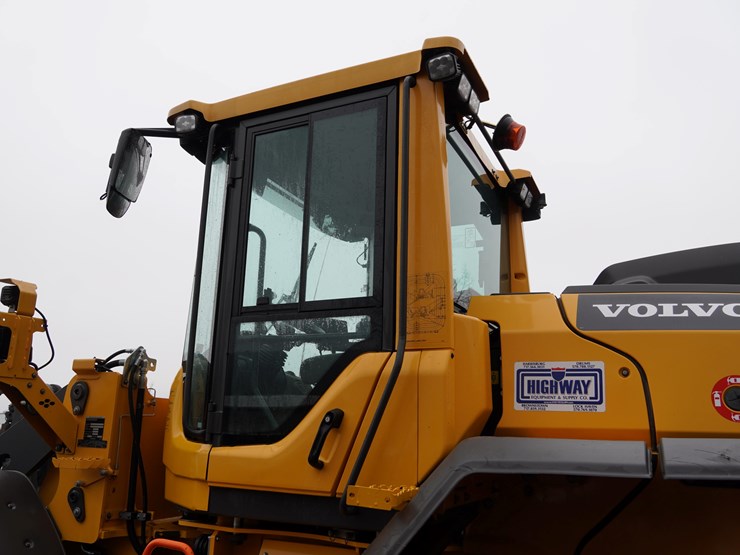 2022-volvo-l60h-image-41