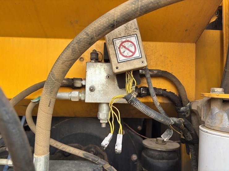 2012-jcb-js160-image-48