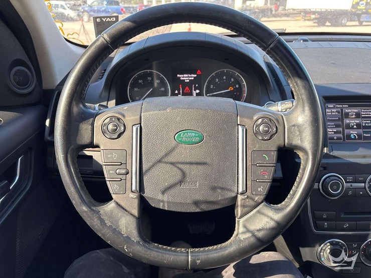 2014-land-rover-lr2-awd-suv-image-15