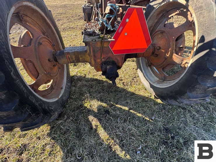 international-harvester-h-tractor-image-17