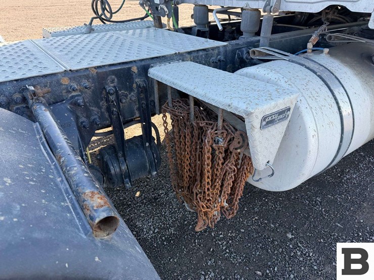 2019-freightliner-cascadia-126-image-35